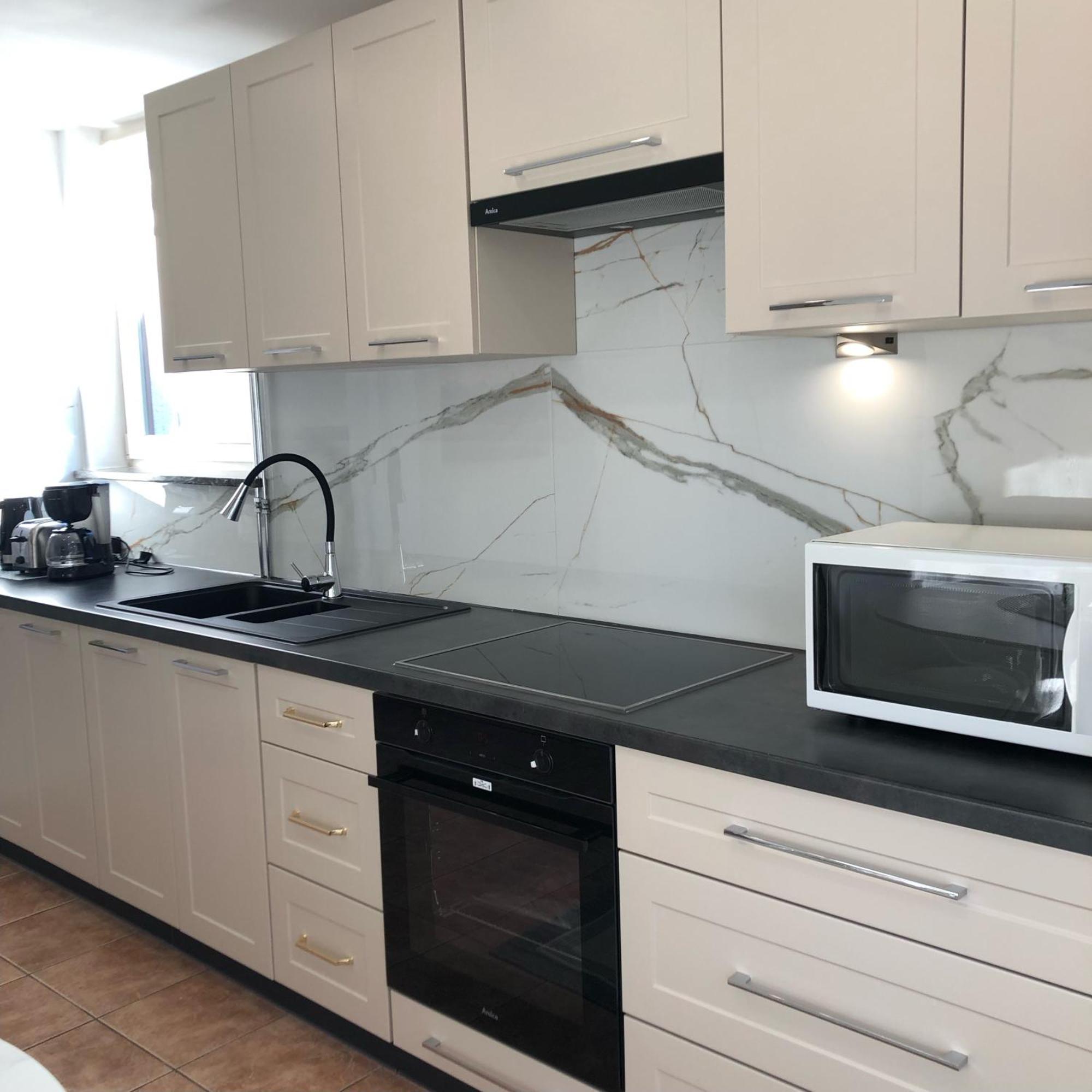 Laegenhet Thujan, Solrosen I Simrishamn-Oesterlen Exterior foto